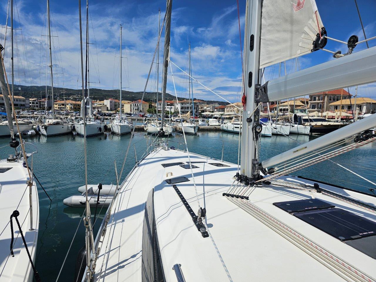 Salvia Bavaria 51 Cruiser amarrado en Lefkada / D-Marin Marina Lefkas