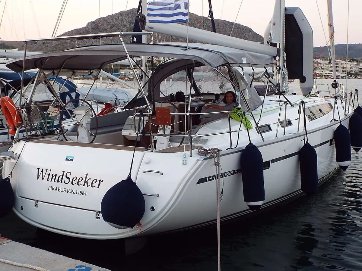Windseeker Bavaria 51 Cruiser amarrado en Athens / Alimos Marina