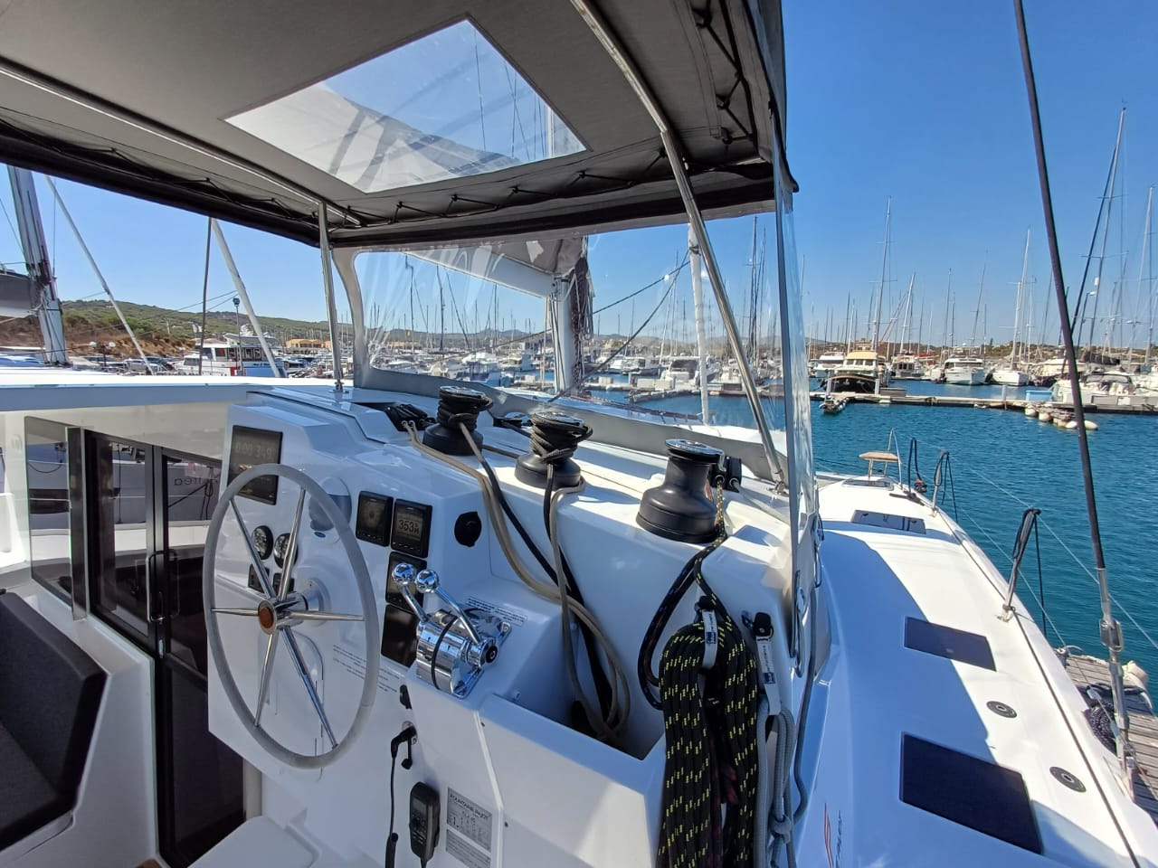 Emirel Isla 40 vor Anker in Rhodes New Marina