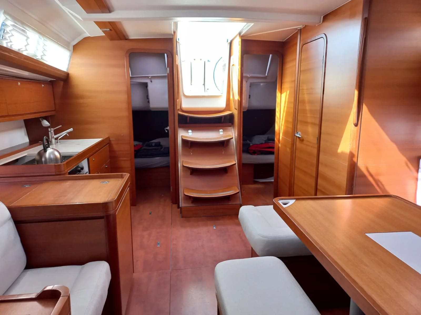 Julia Dufour 410 Grand Large vor Anker in Netsel Marmaris Marina