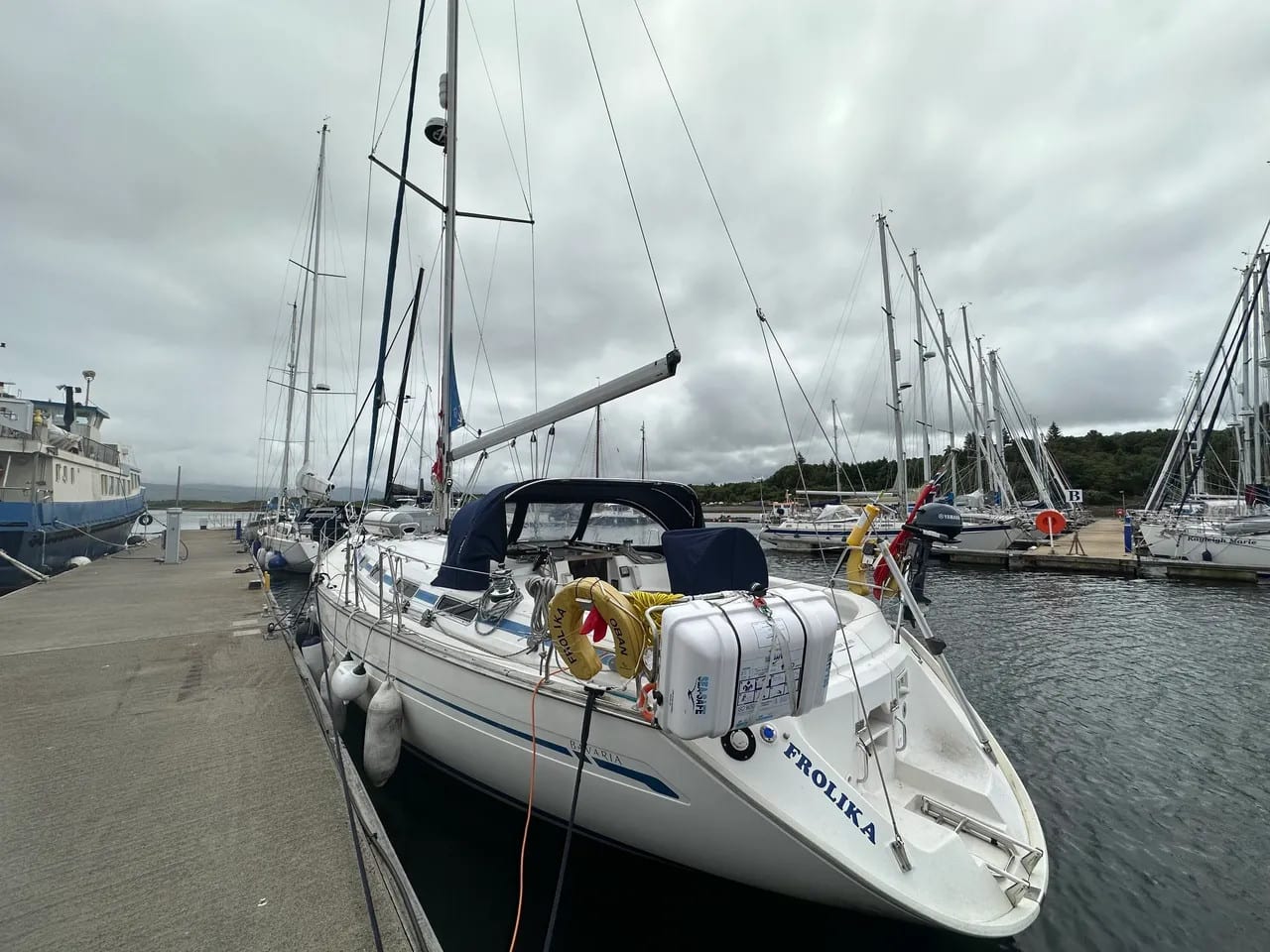 Frolika Bavaria 42 Cruiser vor Anker in Oban / North Pier Pontoons
