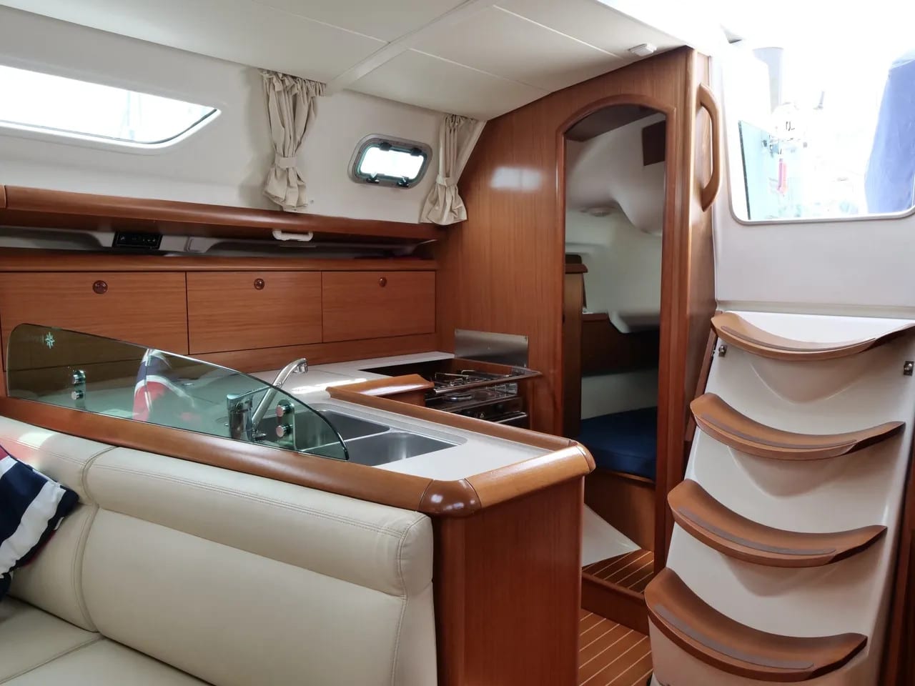 Morpheus Sun Odyssey 37 vor Anker in Oban / North Pier Pontoons