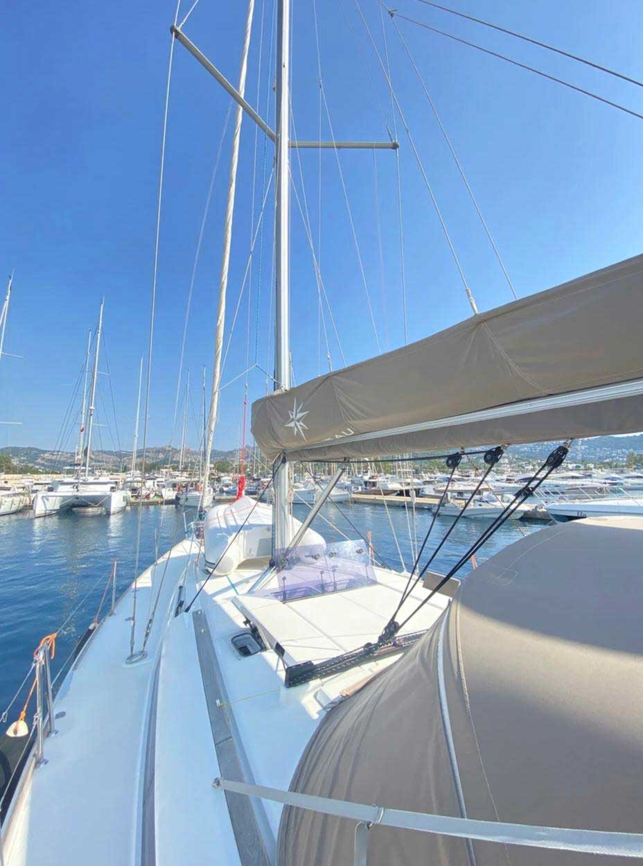 Lucky Rain Sun Odyssey 479 біля причалу Fethiye / Ece Marina