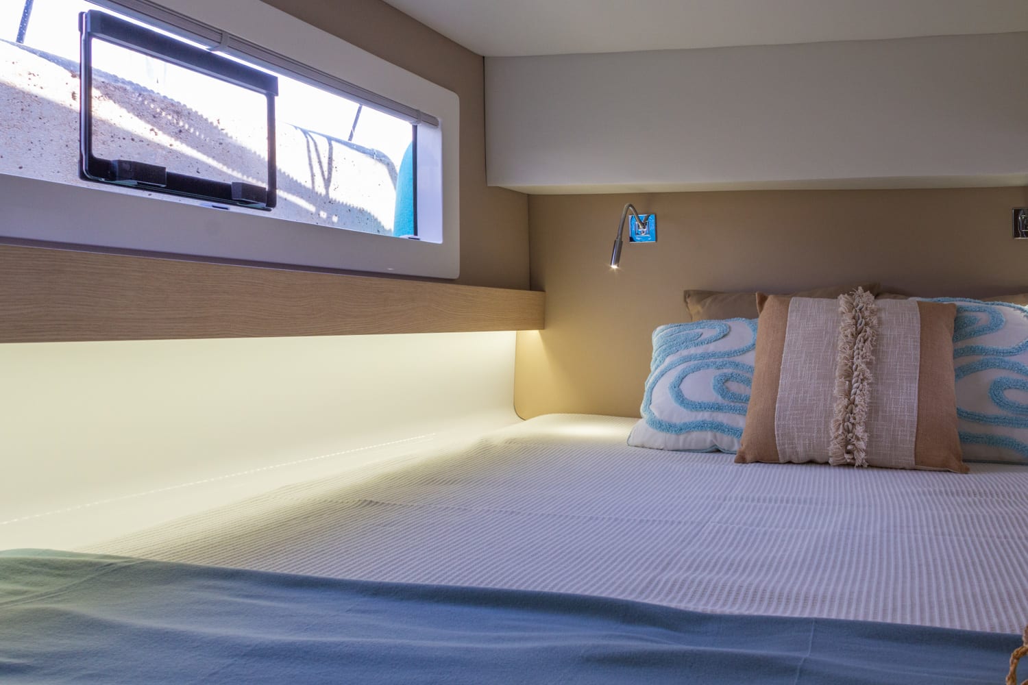 Premium Aventura 37 amarrado en Dènia / Marina El Portet