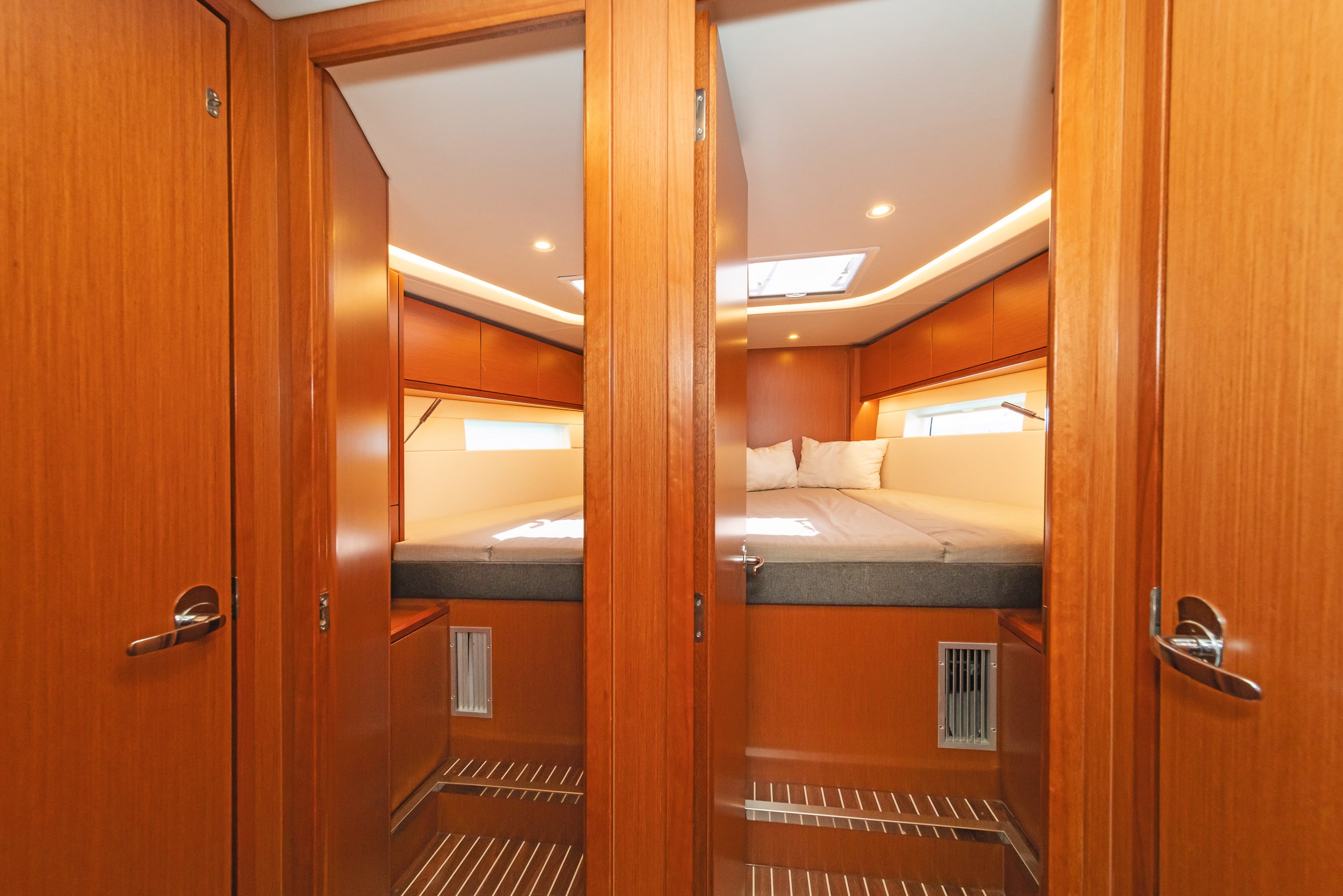 Seacret Bavaria C57 amarrado en Athens / Alimos Marina