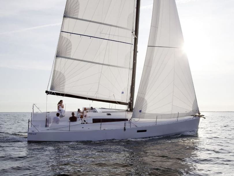GREENGO 2 Pogo 12.5 vor Anker in La Rochelle