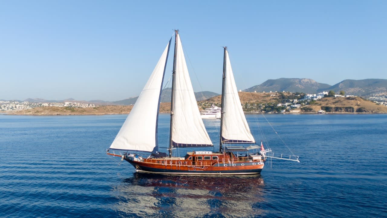 Capricorn 1 Custom built 183 vor Anker in Athens / Alimos Marina