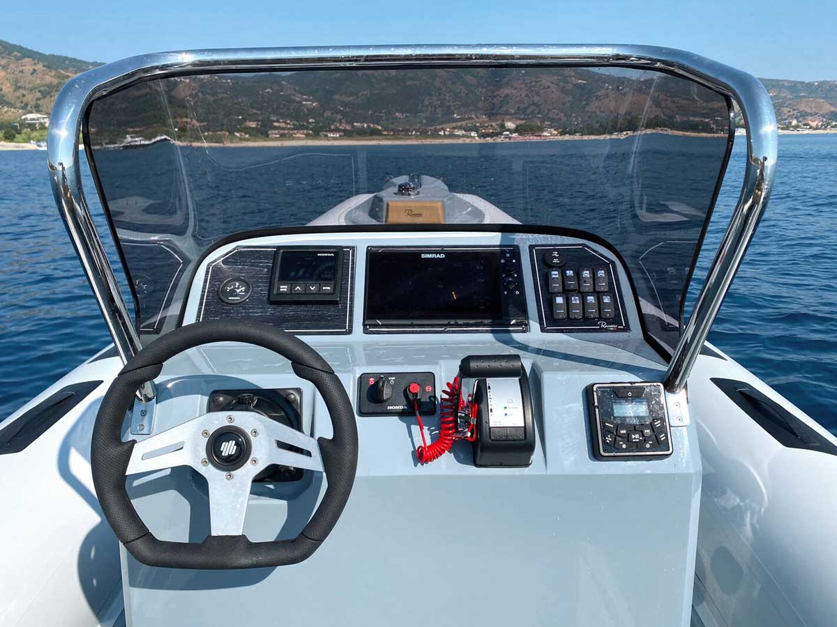 Ranieri Cayman Ranieri Cayman 26 Sport Touring moored at Sliema / Tigne Seafront