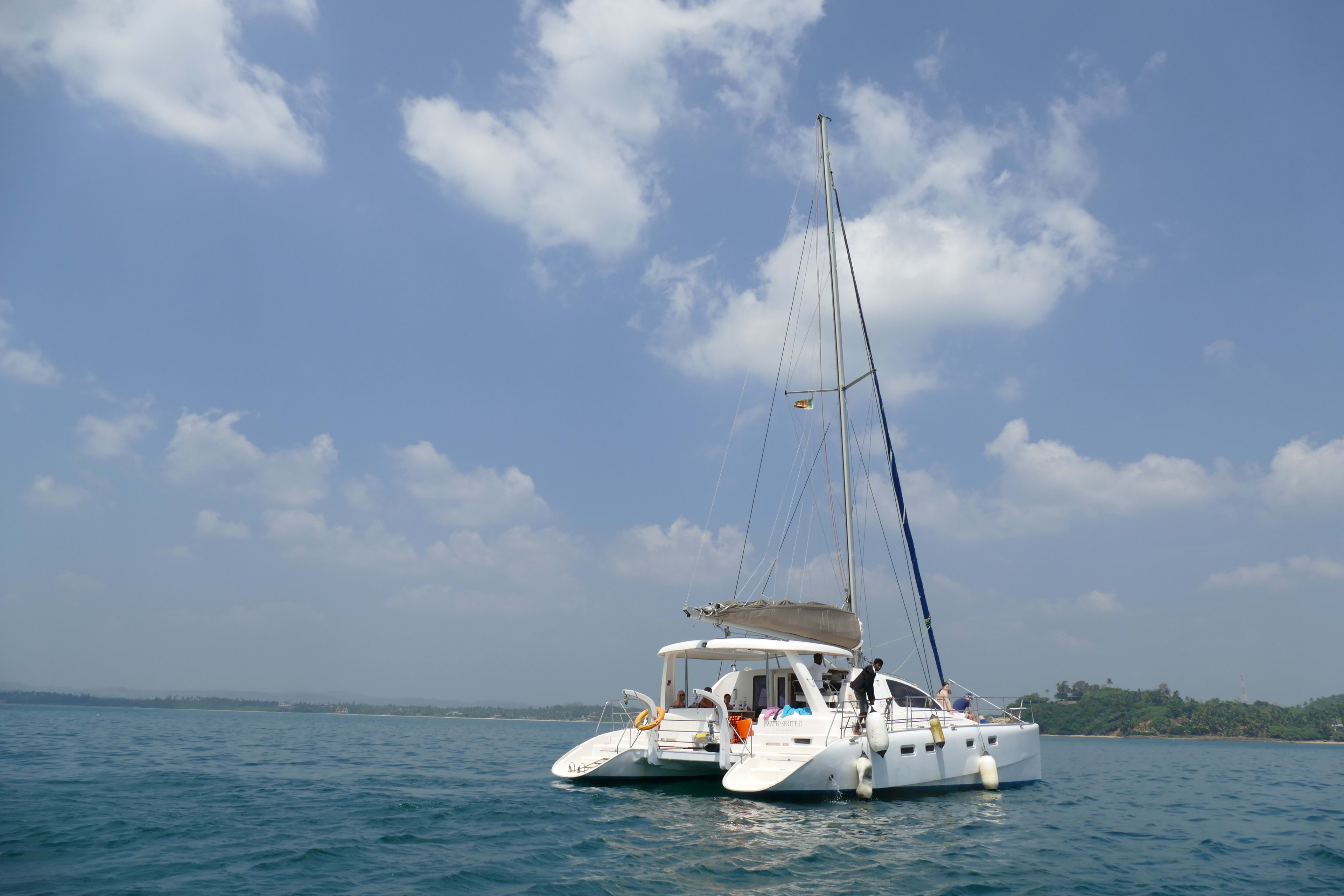 Ruby (cabin 1) Leopard 43 vor Anker in Colombo