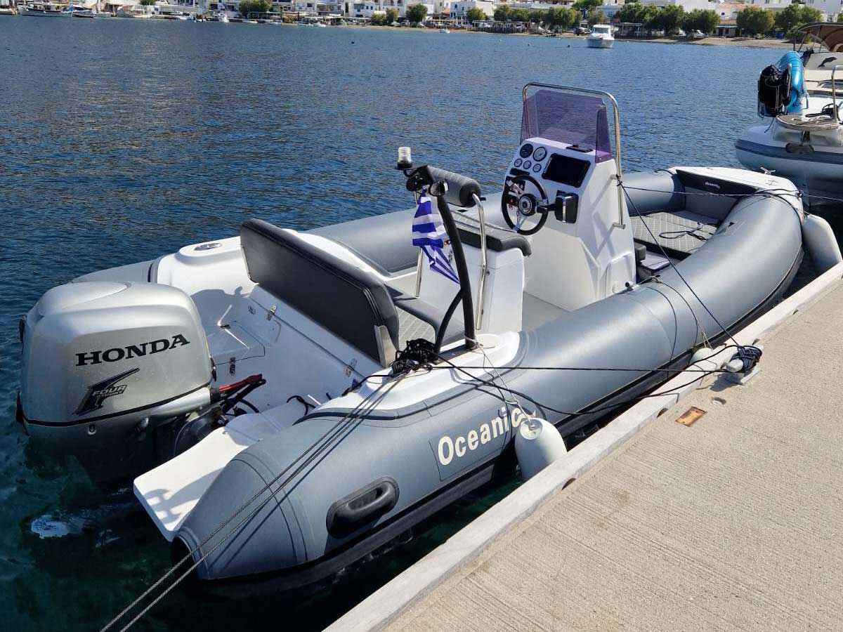 Iris Oceanic Wing 540 vor Anker in Anavyssos