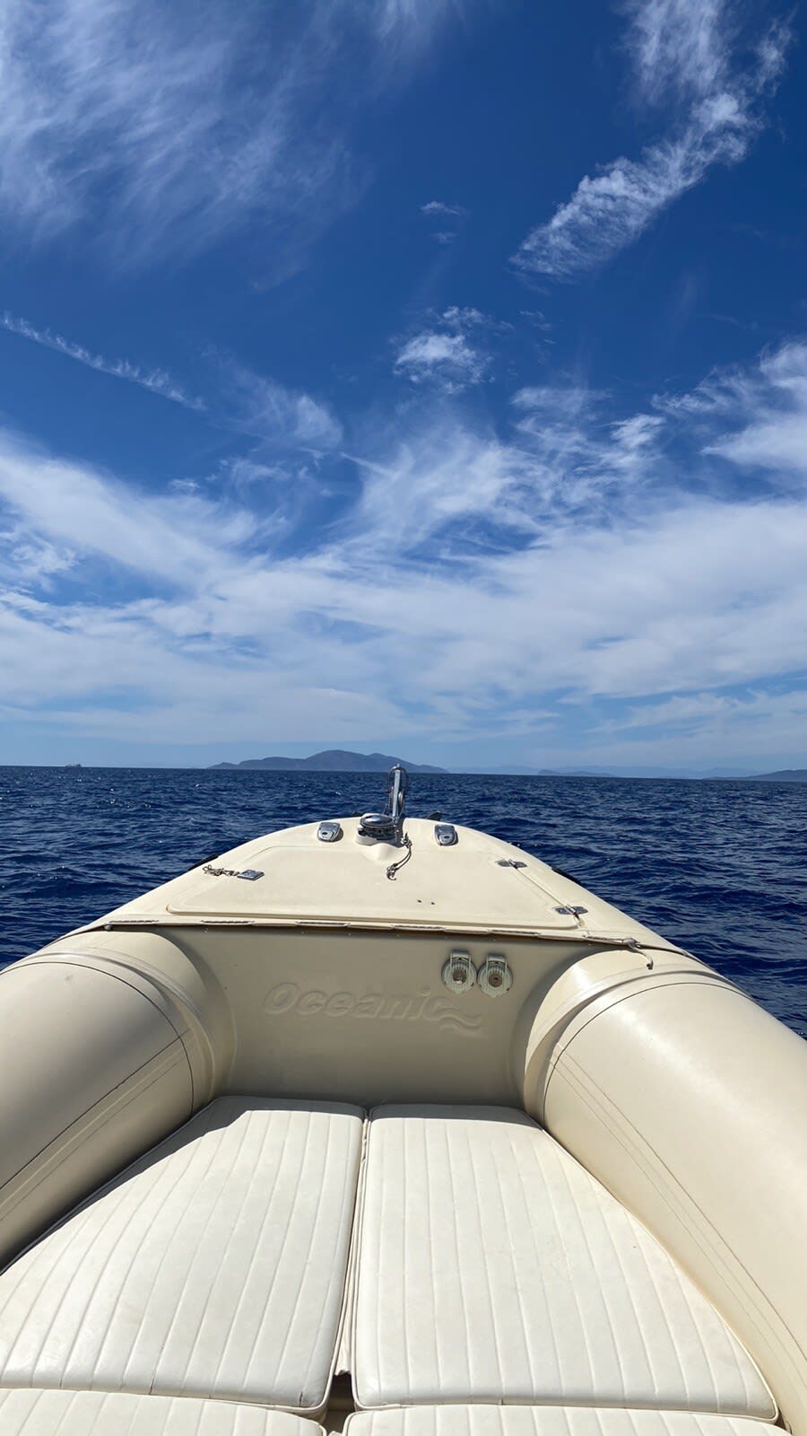 Alia Oceanic 660 vor Anker in Athens / Alimos Marina