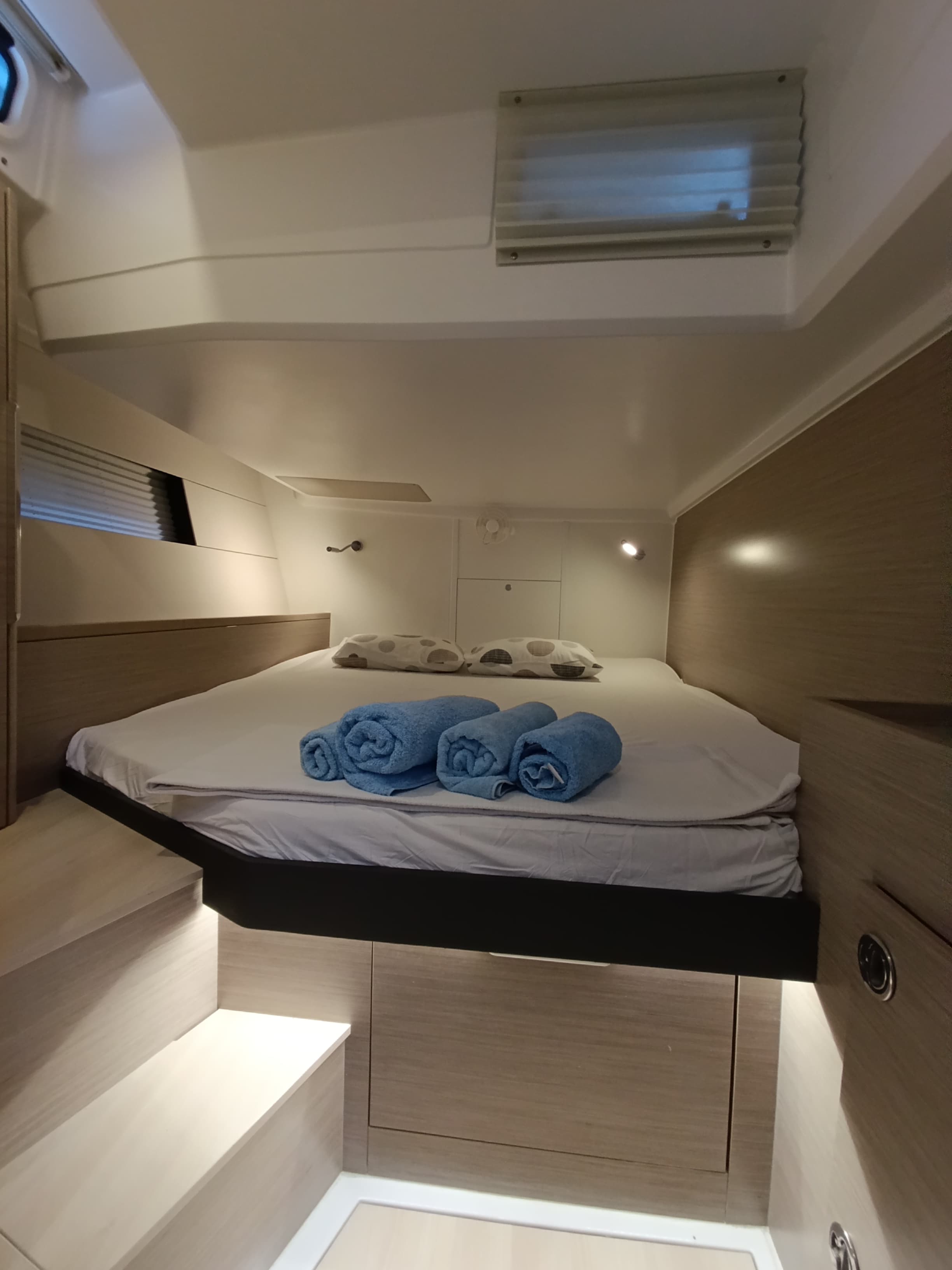 Binlik Hanse 460 біля причалу Göcek / Marinturk Village Port