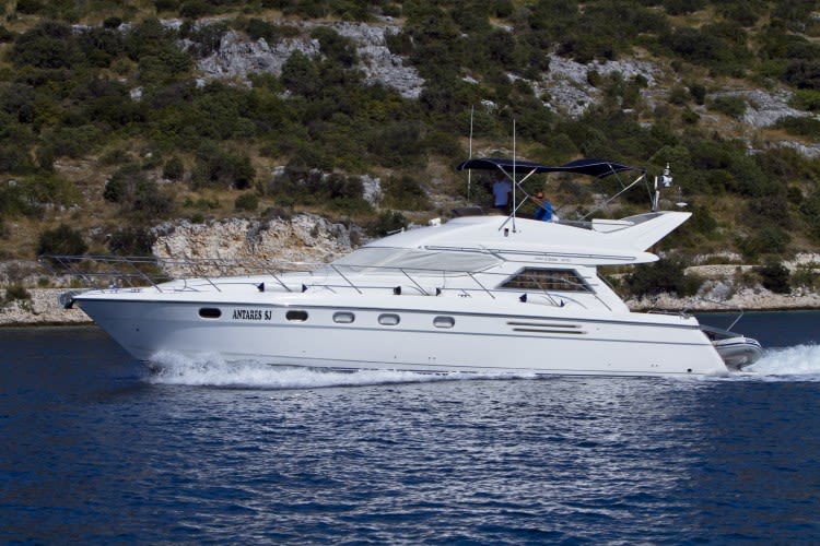 Antares II Princess 470 vor Anker in Primošten / Marina Kremik