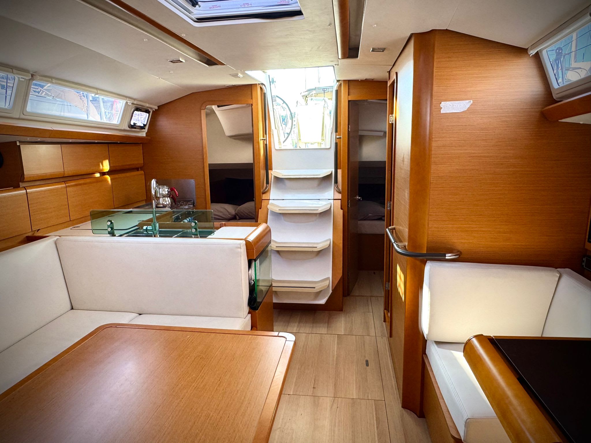 Foxy Sun Odyssey 419 біля причалу Fethiye / Ece Marina