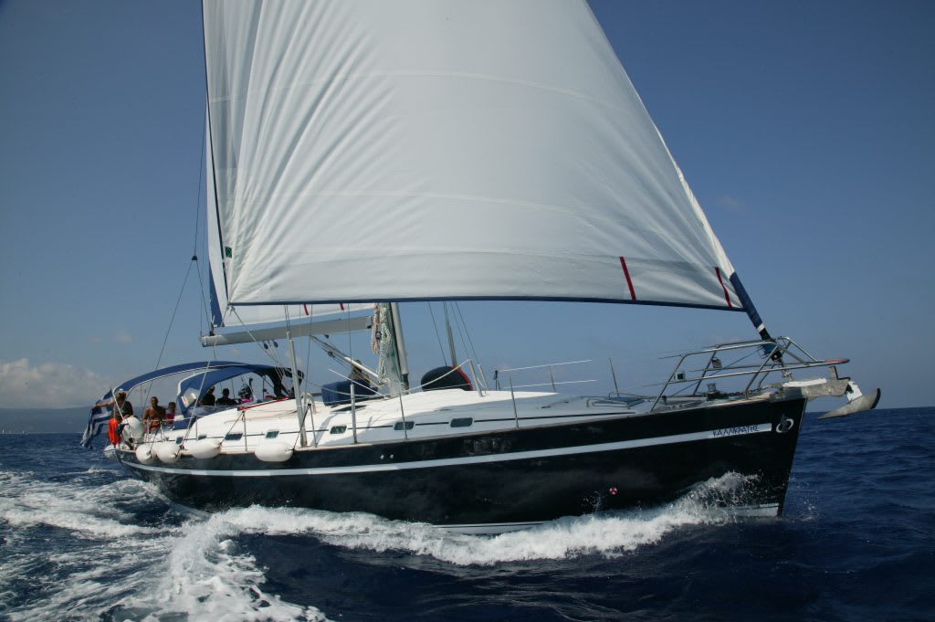 Kallikratis Ocean Star 56.1 vor Anker in Athens / Marina Delta Kallithea