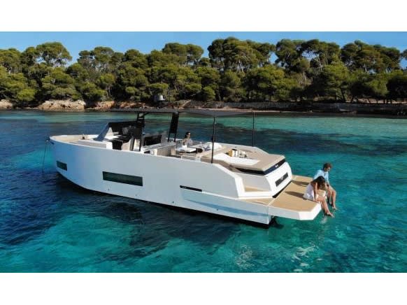 De Antonio D42 moored at Paros port