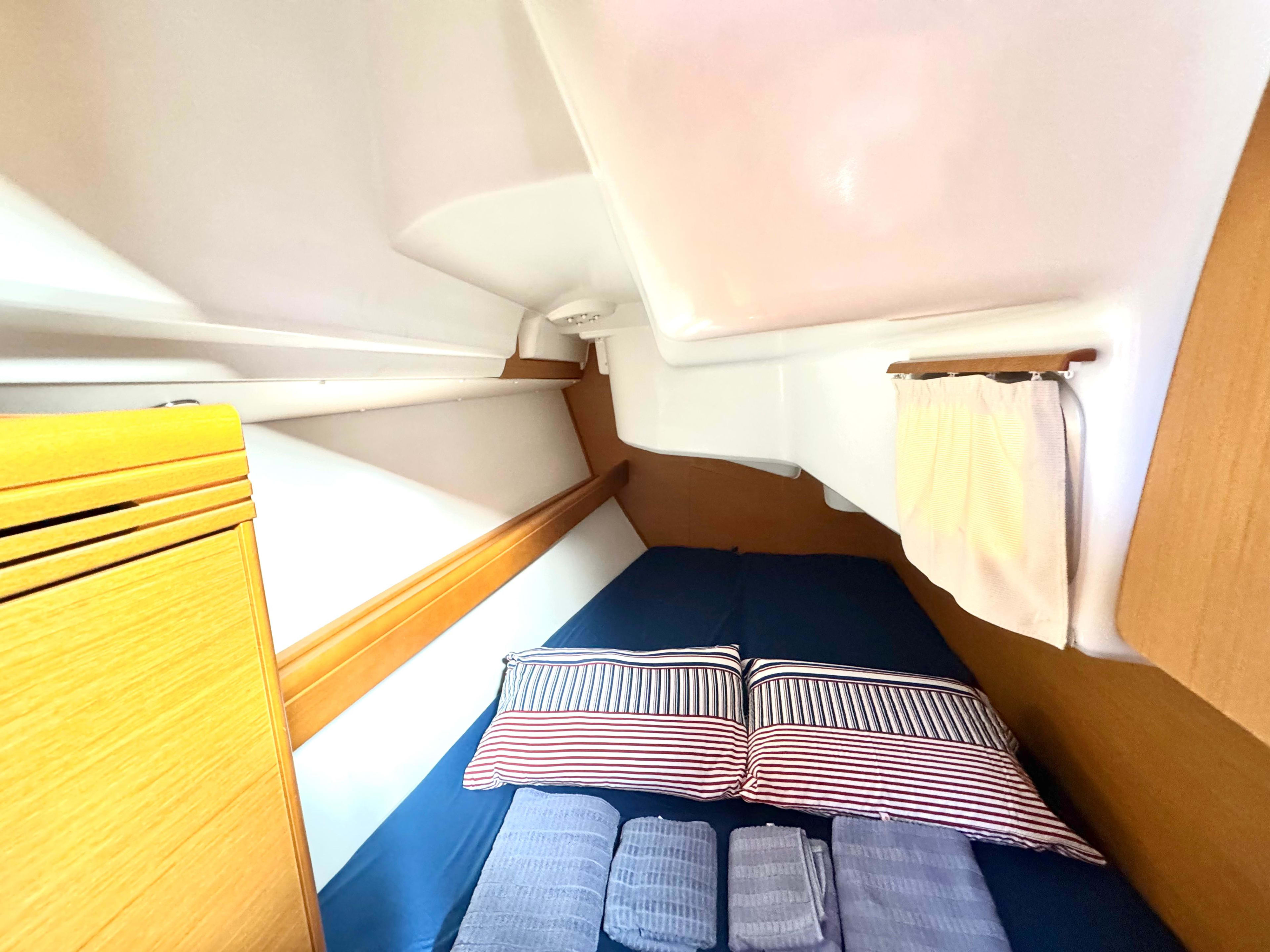 Che Sun Odyssey 36i amarrado en Fethiye / Ece Marina