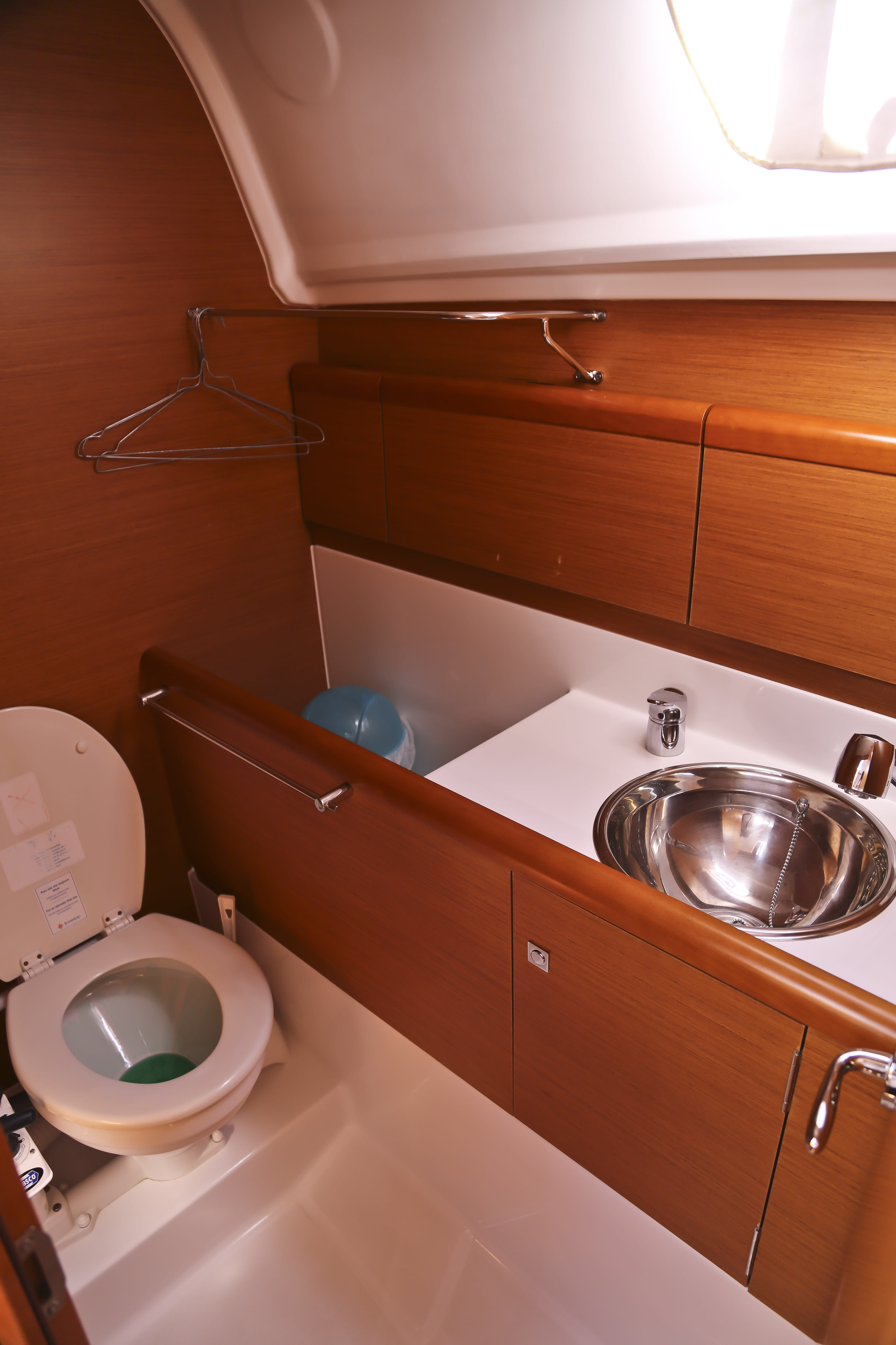 Galateia Sun Odyssey 33i біля причалу Loutraki Harbour