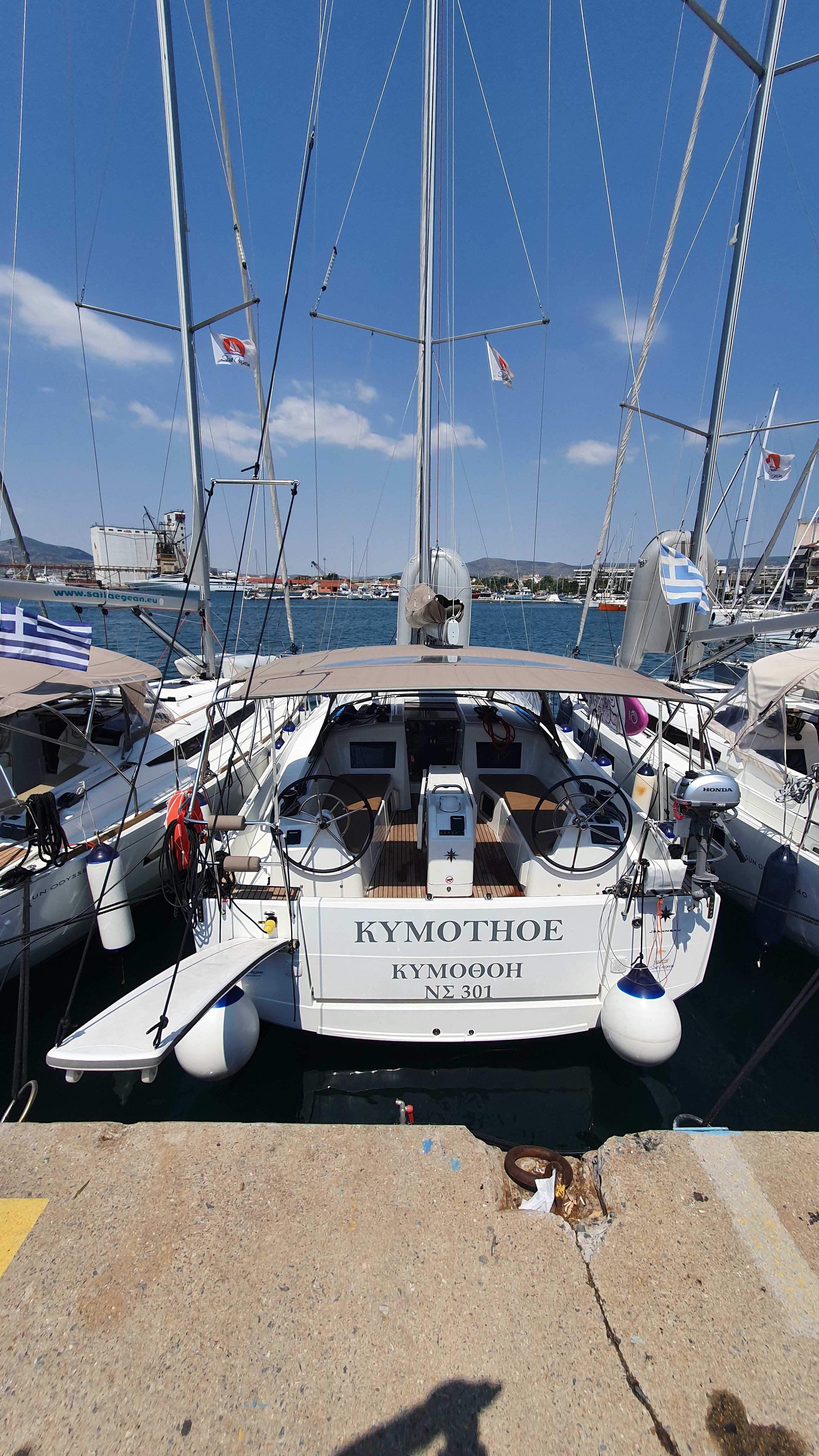 Kymothoe Sun Odyssey 410 vor Anker in Port of Volos