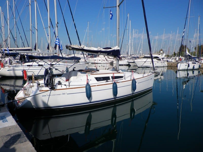 Kos 36.2 Sun Odyssey 36i amarrado en Lefkada / Port of Lefkas