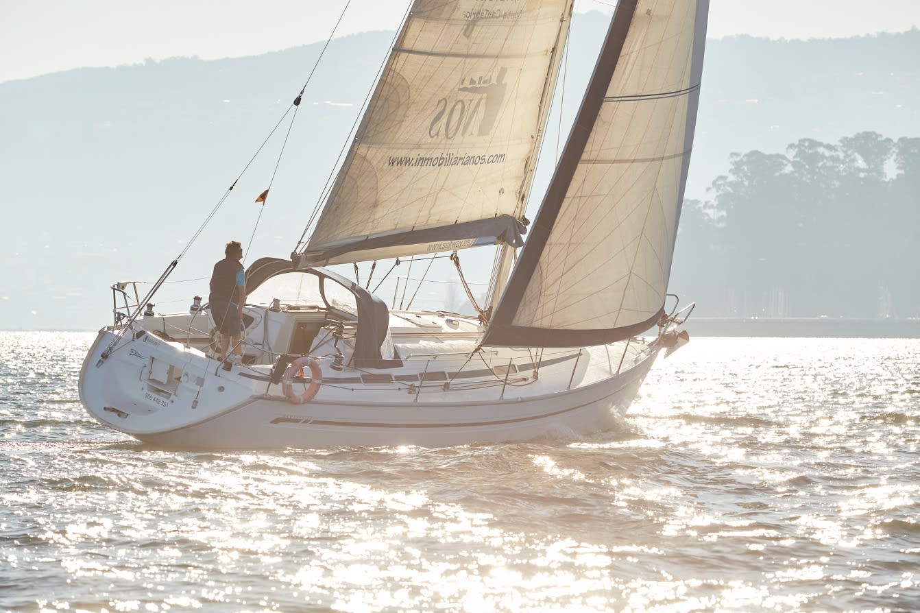 Pillabans Bavaria 38 amarrado en Real Club Nautico de Vigo