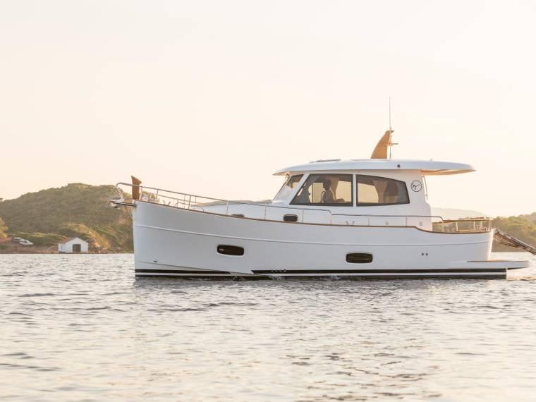 Menorquin 34 HT vor Anker in Sitges - Barcelona / Port d'Aiguadolç