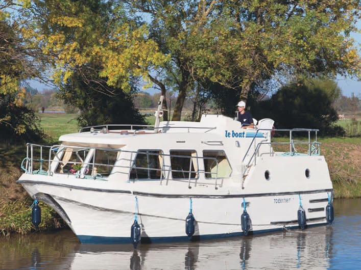 Sheba - Budget 12 moored at Saint-Jean-de-Losne