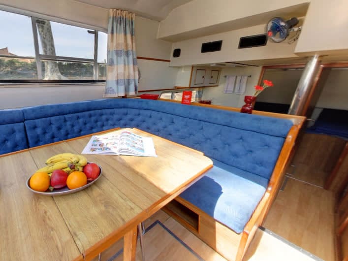 Classique - Budget 9 amarrado en Vinkeveen