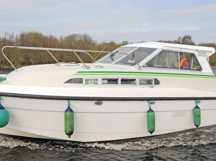 Town Star - Budget 3 vor Anker in Portumna / Connaught Harbour