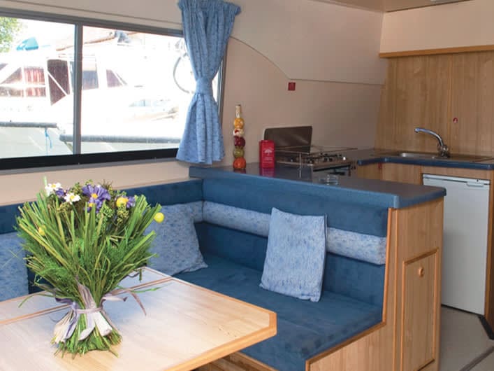 Salsa B - Comfort 7 moored at Douelle