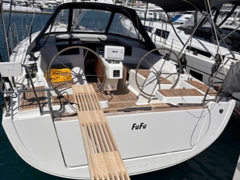 FuFu Hanse 388 amarrado en Seget Donji / Marina Baotić