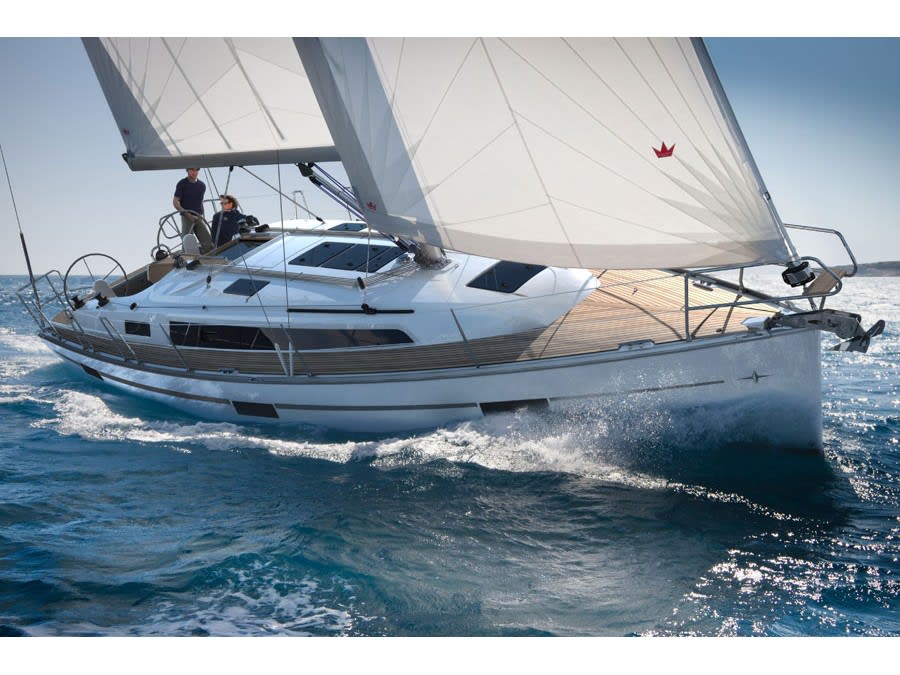 Typhon Bavaria Cruiser 37 біля причалу Sukošan / D-Marin Dalmacija Marina