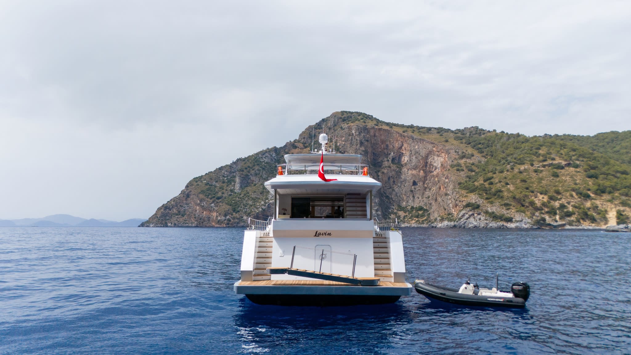 Lavin Custom built 183 біля причалу Göcek Mucev Marina