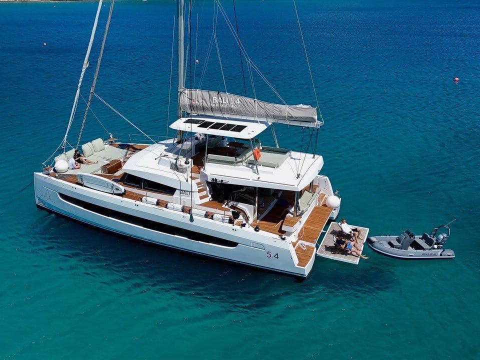 Mastermind II Bali 5.4 amarrado en Marina Ibiza