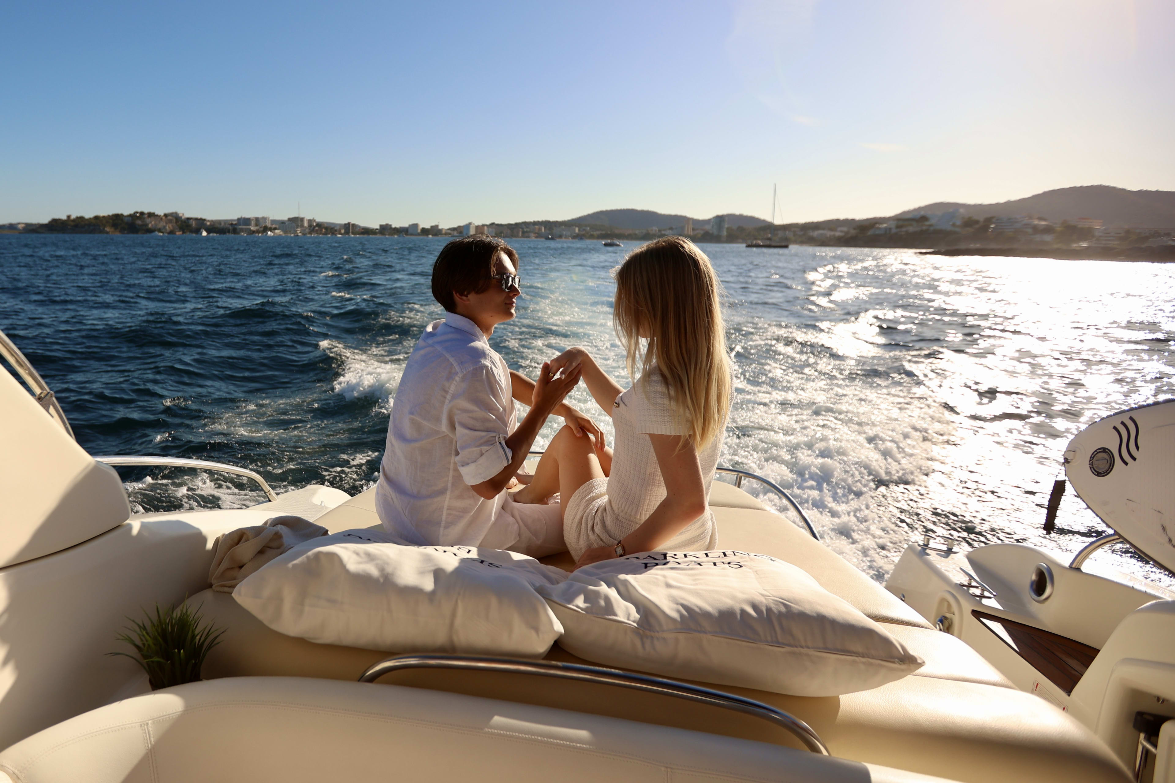 Sparkling Boat Cranchi Endurance 41 біля причалу Calvia / Puerto Portals