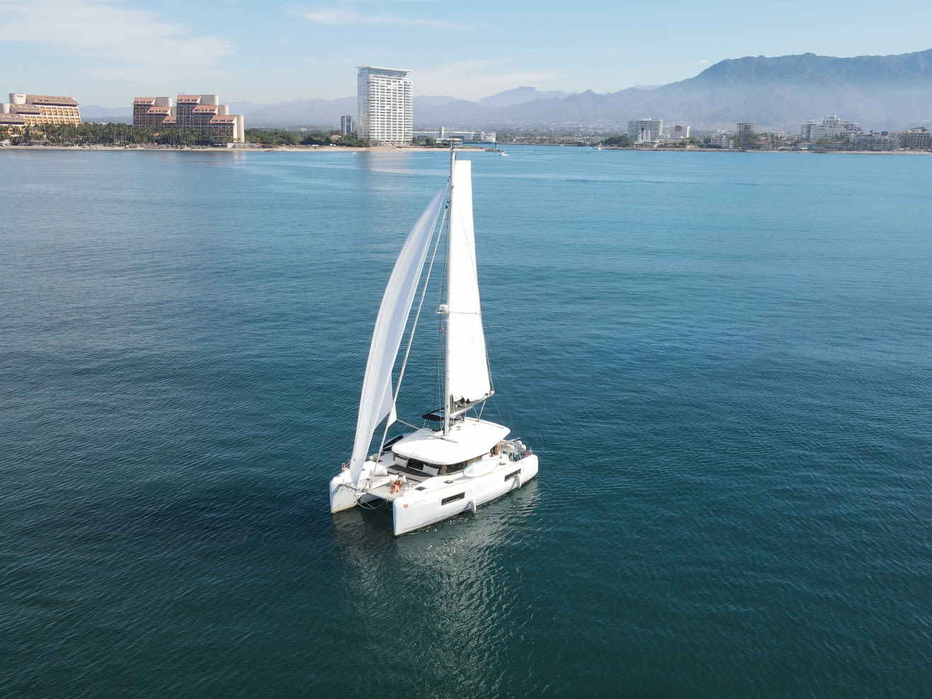 Laguna Goo Lagoon 40 amarrado en Puerto Vallarta, Jalisco / Marina Vallarta