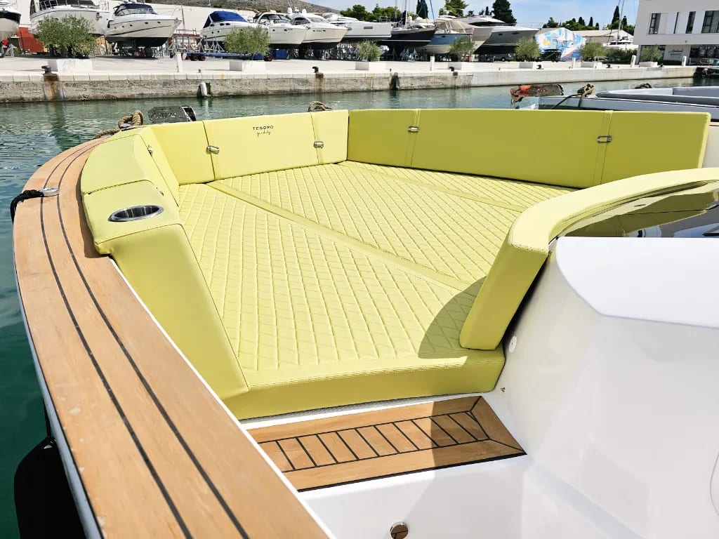 Leo Tesoro T40 moored at Seget Donji / Marina Baotić