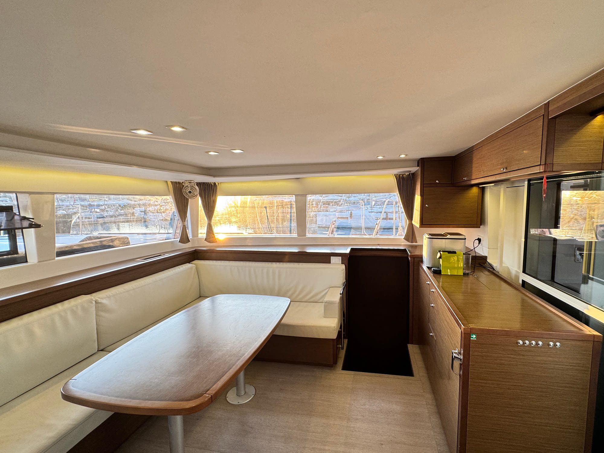 Saga Lagoon 450 Sport vor Anker in Lefkada / Nikiana Marina