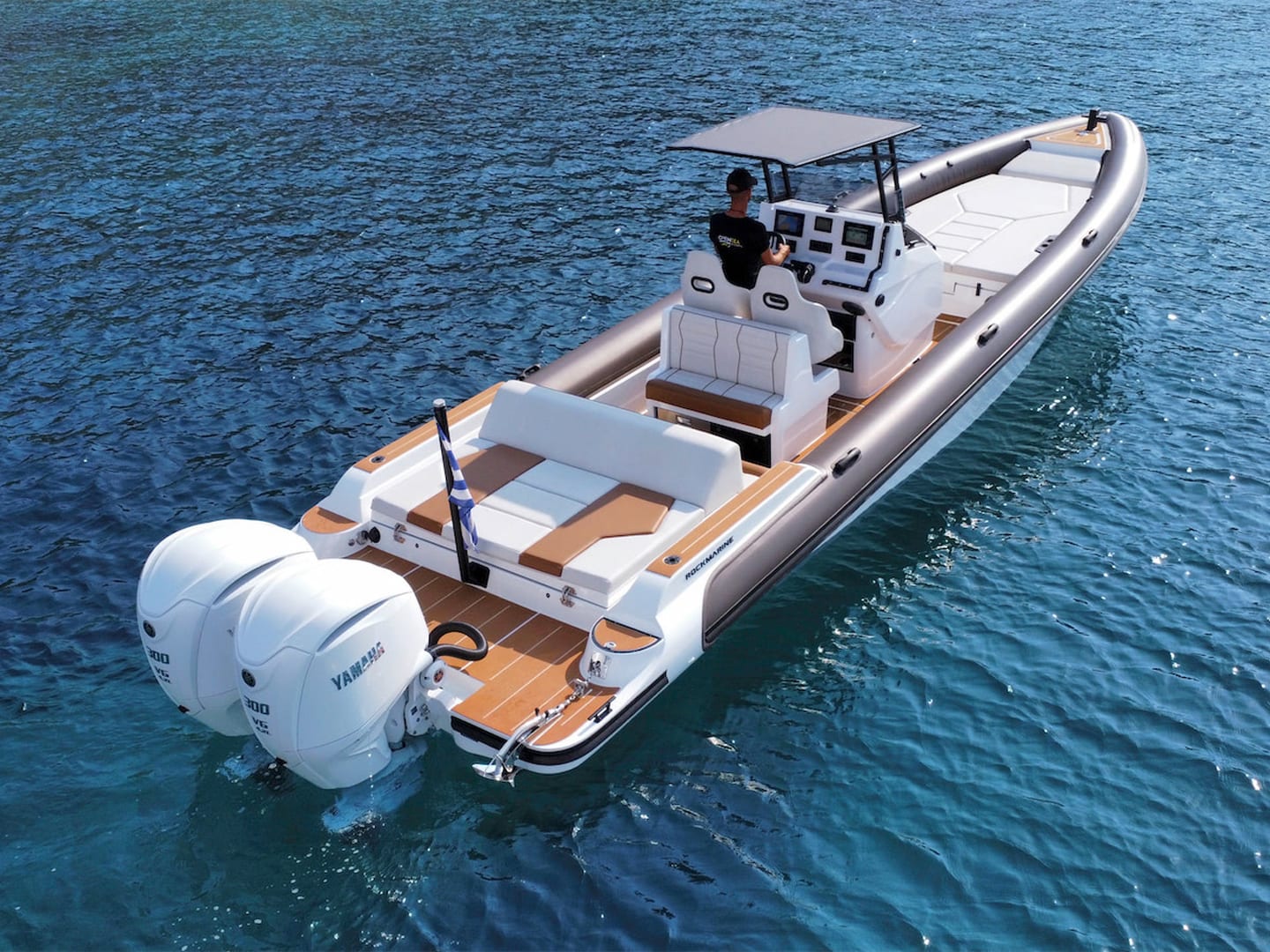 AELIA Rock Marine 36 vor Anker in Kalamata Port