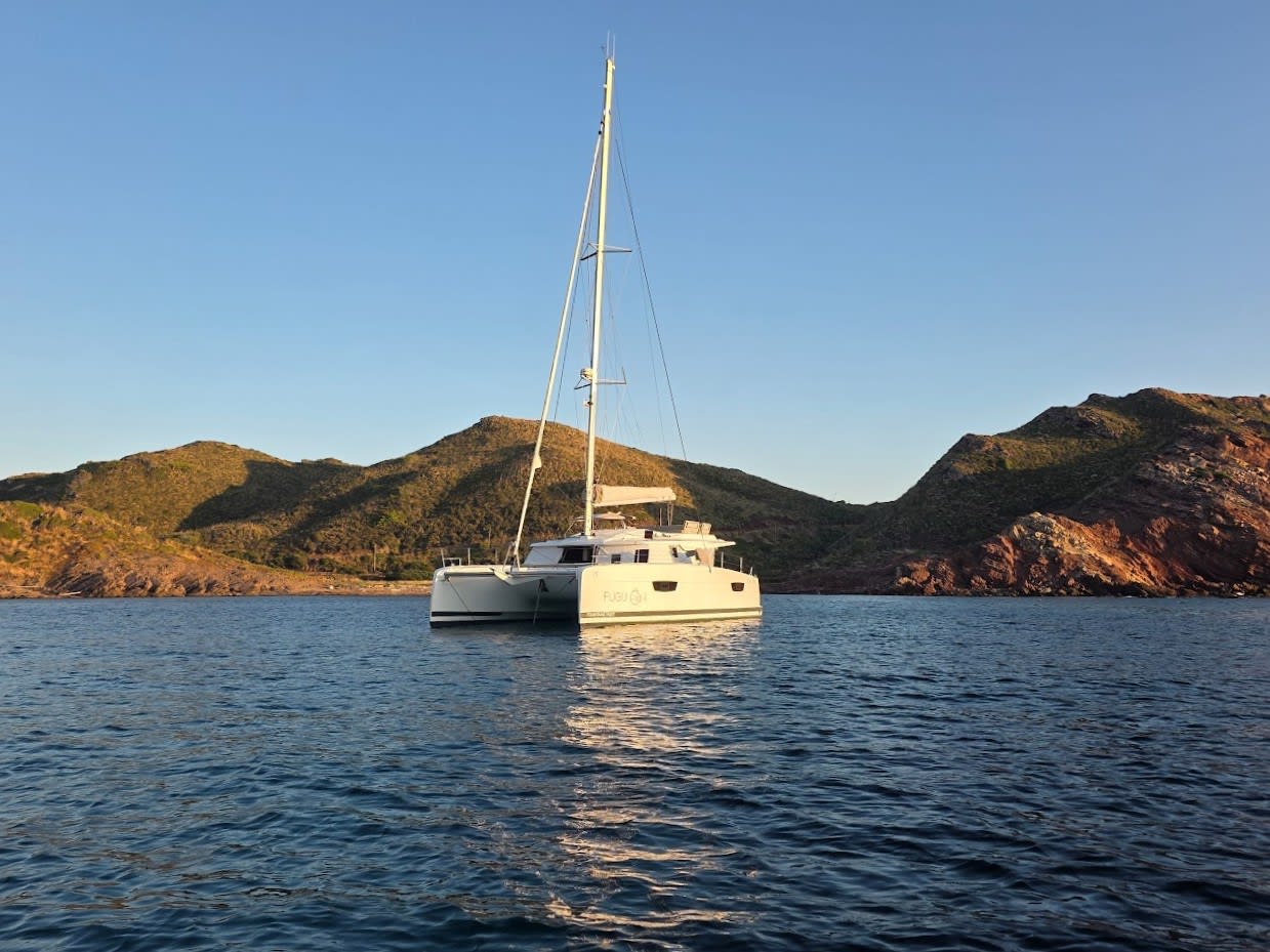 Fugu II Elba 45 amarrado en Rhodes New Marina