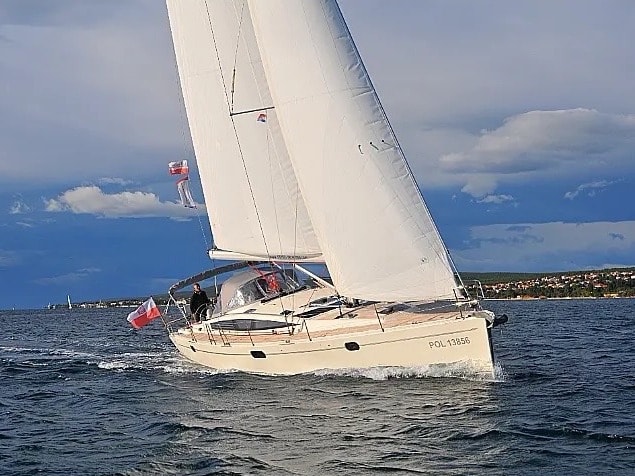 Team Adventure Delphia 47 біля причалу Rogoznica / Marina Frapa