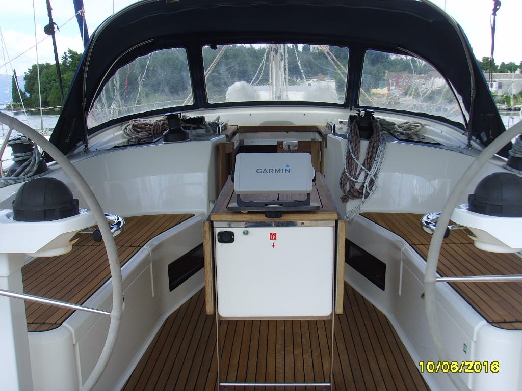 Patroklos Bavaria 45 Cruiser біля причалу Lefkada / Port of Lefkas