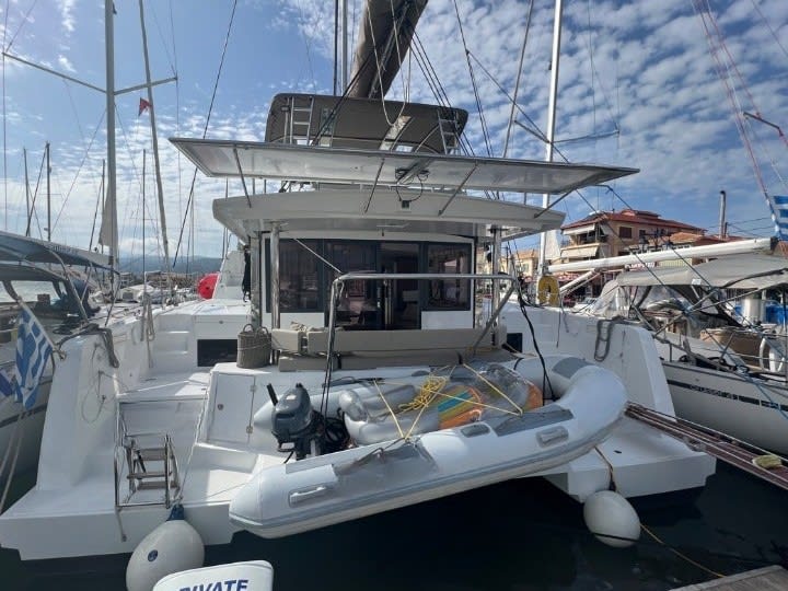 Bali 4.4 vor Anker in Lefkada / Port of Lefkas