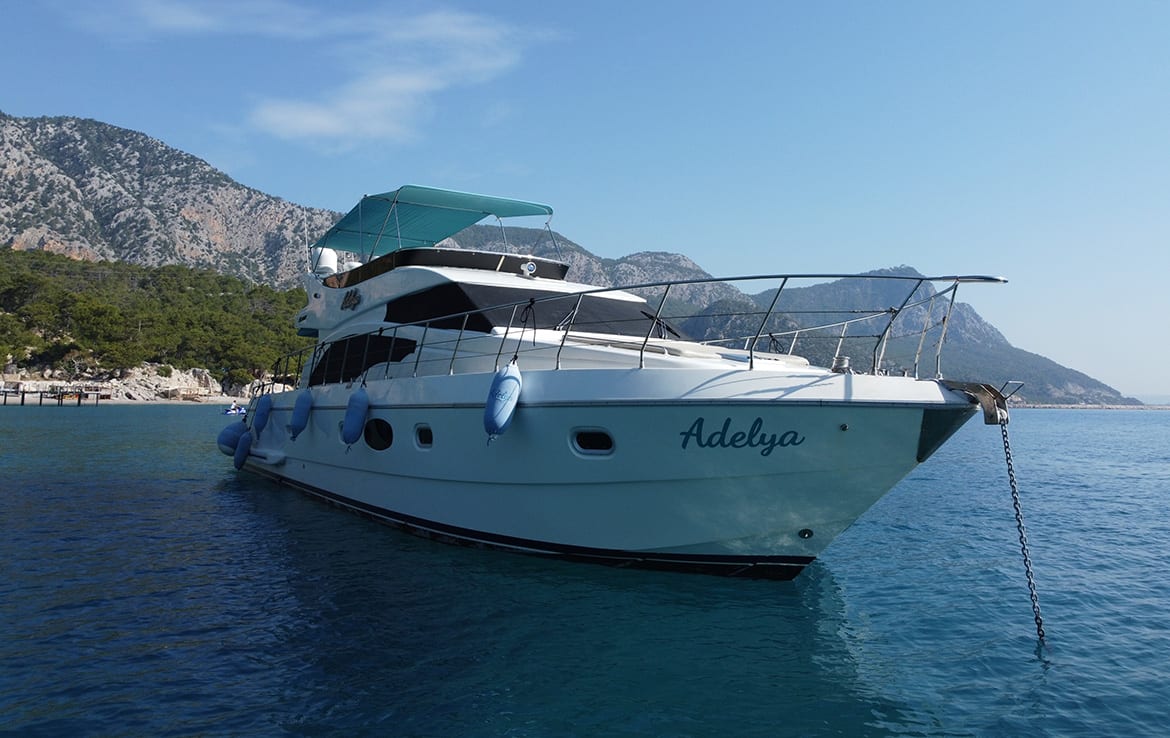 ADELYA Leomar 59 біля причалу Antalya Yeni Liman