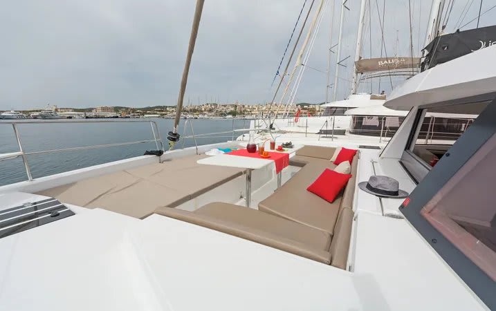 GALASSIA Bali 4.1 vor Anker in D-Marin Marina Gouvia