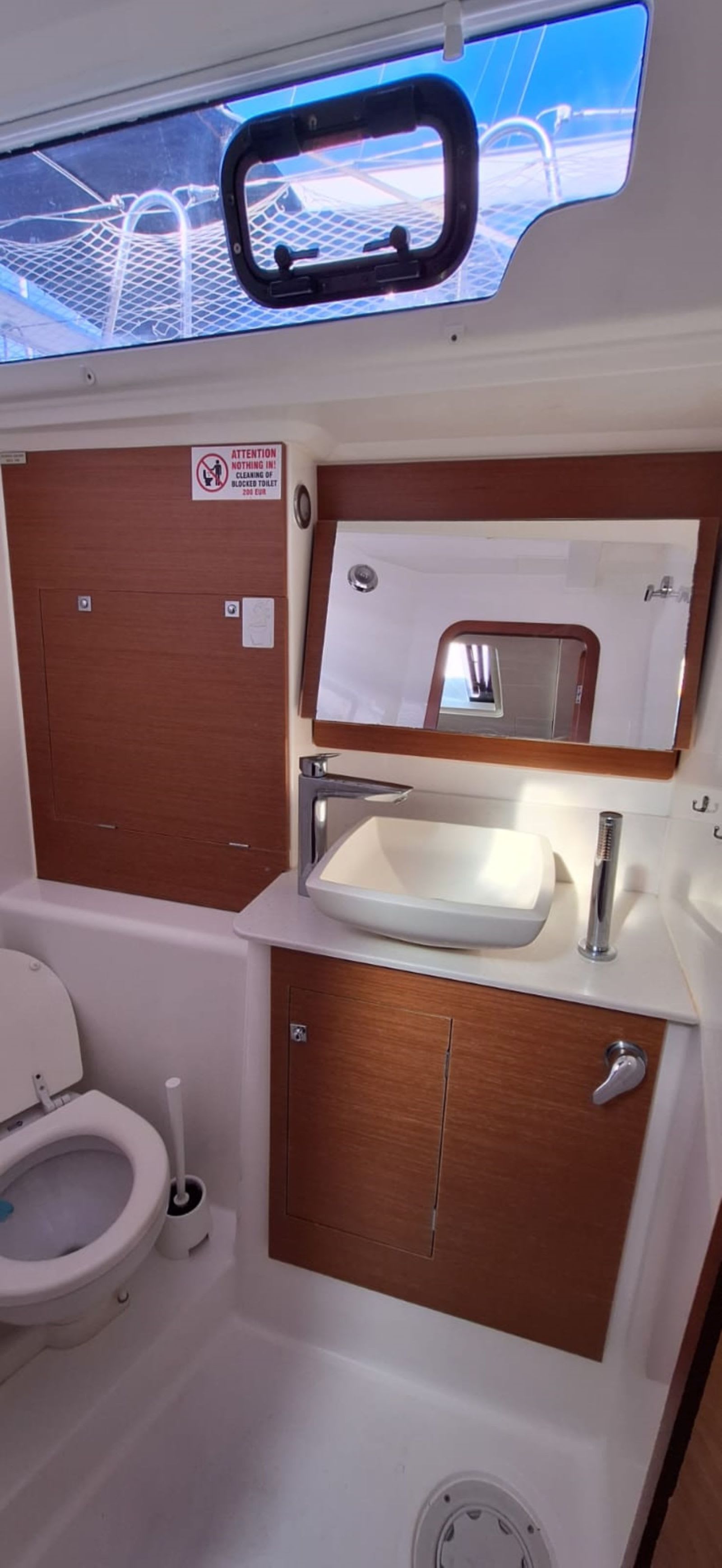 Ibis Dufour 460 Grand Large біля причалу ACI Marina Trogir