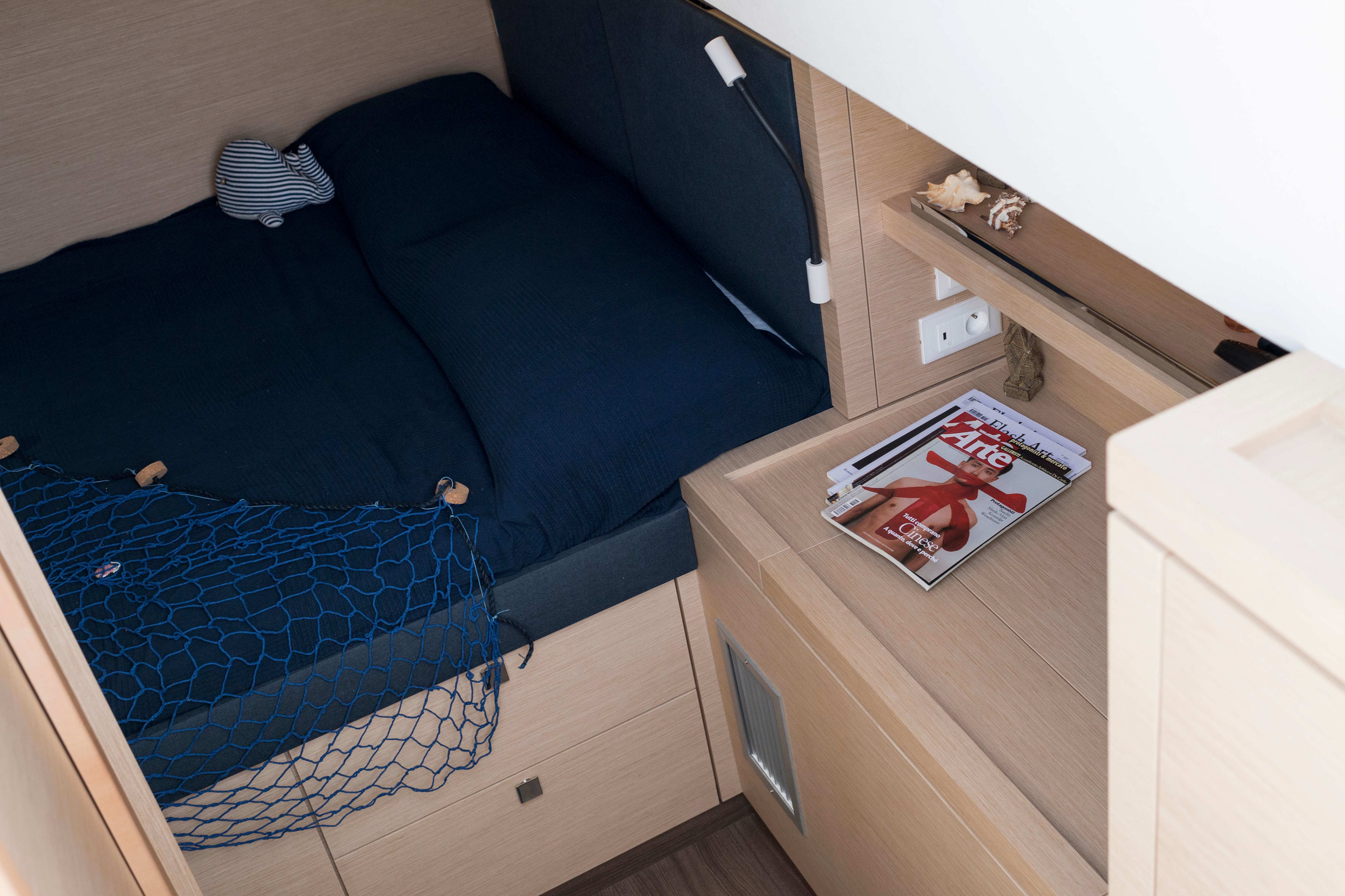 Premium Saona 47 біля причалу Porto di Castellammare del Golfo