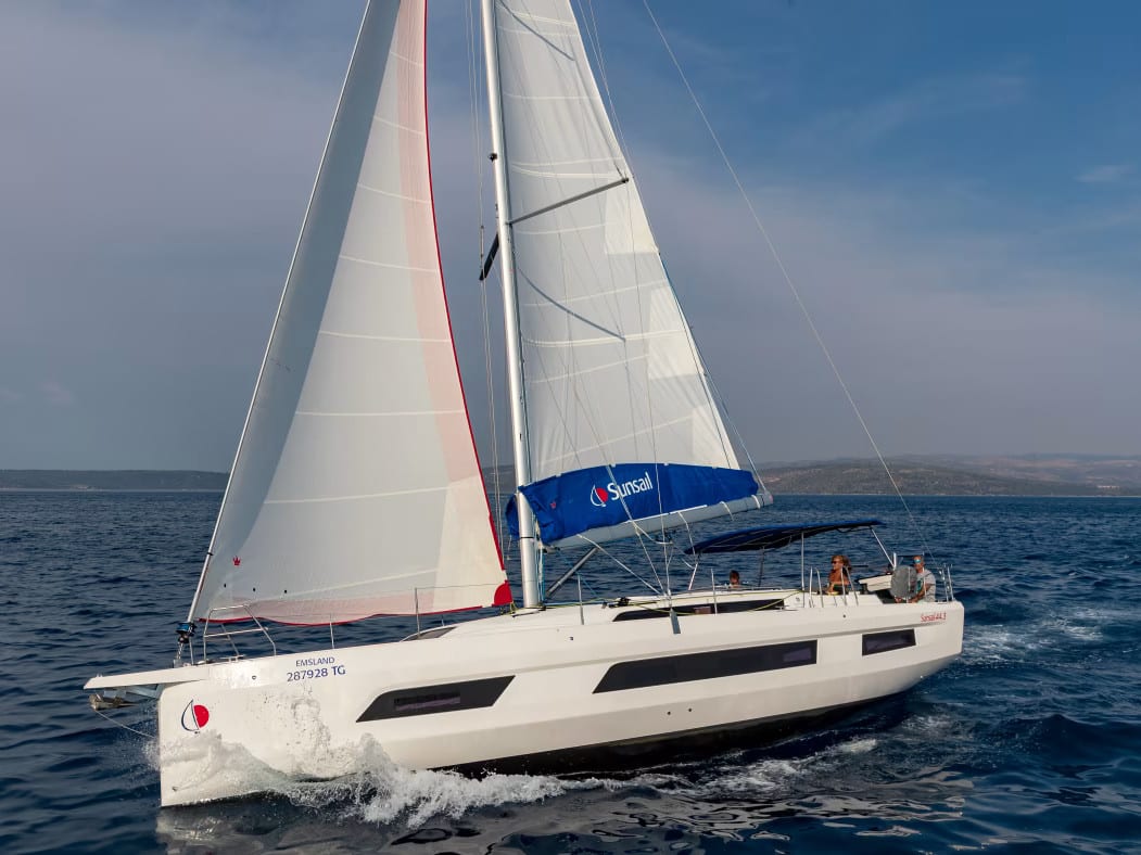 Sunsail 44.3 Premium Dufour 44 amarrado en Road Town / Wickhams Cay II Marina