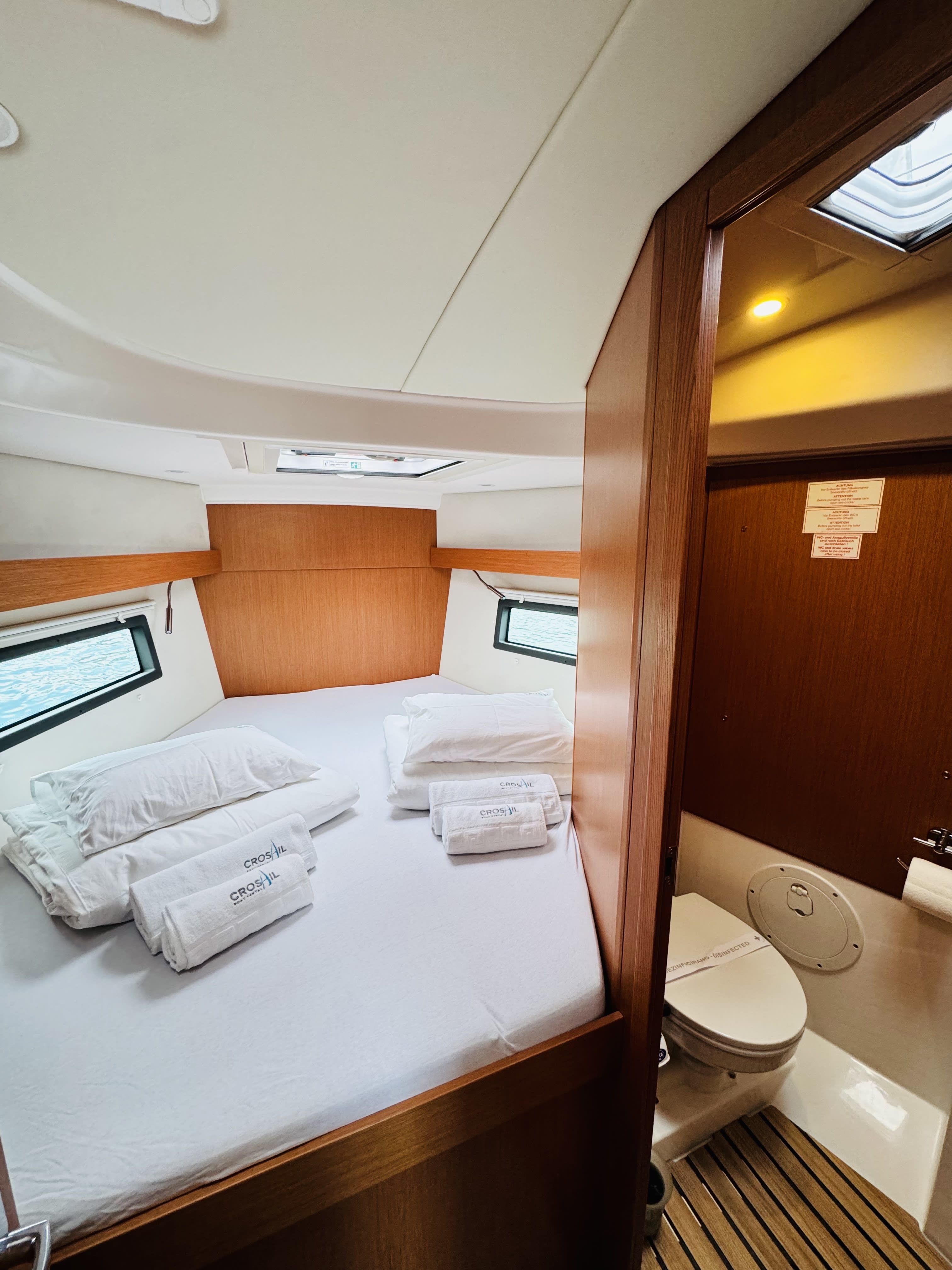 Simbad Bavaria C38 amarrado en Novi Vinodolski / Marina Novi