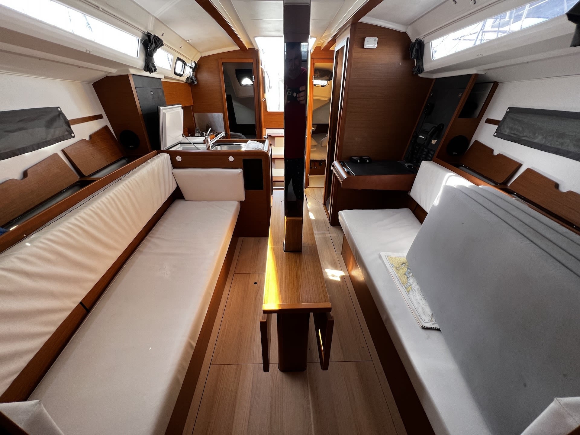 Lydia Sun Odyssey 349 біля причалу Sukošan / D-Marin Dalmacija Marina